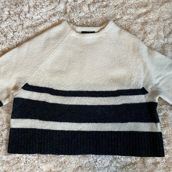 Banana Republic Sweaters - Banana Republic Cream and Dark Gray Crew Neck Sweater with Color-Blocked Design